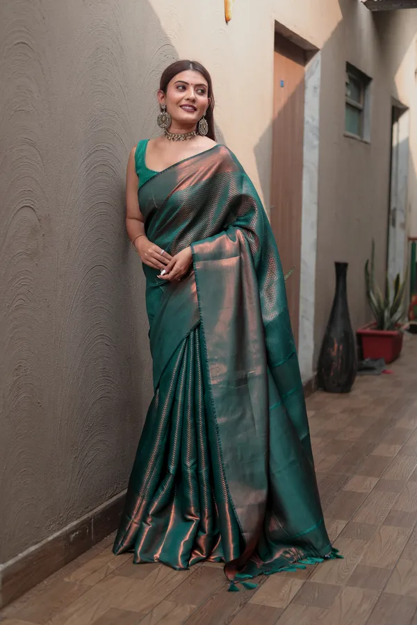 Rama_Green_Kanjivaram_Silk_Saree_with_Heavy_Copper_Zari_Work_-_Timeless_Elegance_With_Blouse_Piece_Attached